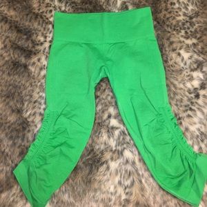 LuLulemon Cropped Green Legging